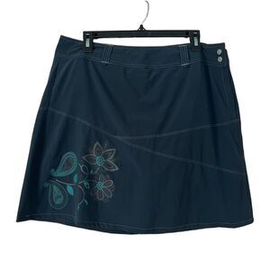Sahalie skort grey with design on front